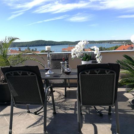 Villa Meli - Apartments Mit Meerblick Medulin Kültér fotó