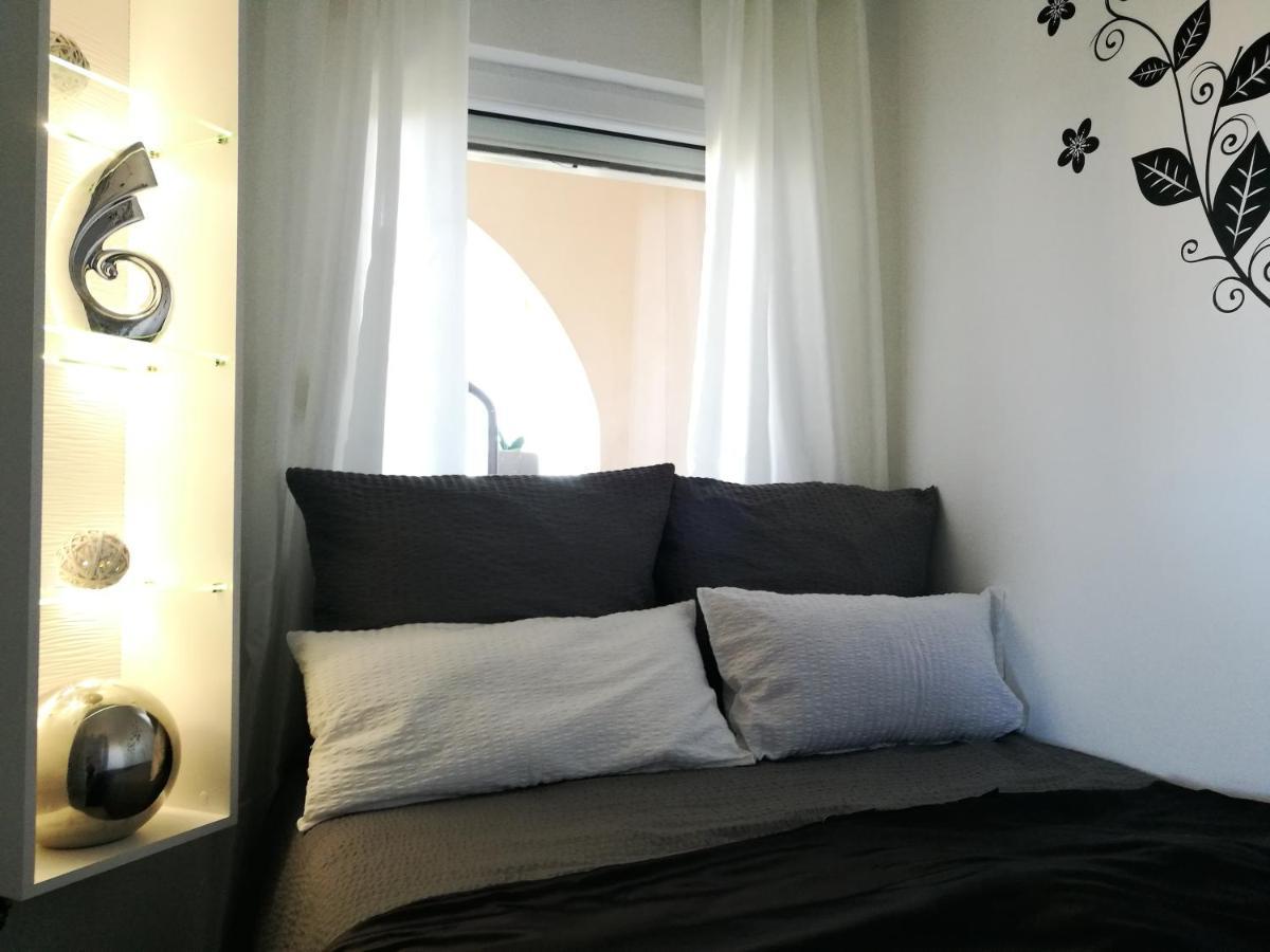 Villa Meli - Apartments Mit Meerblick Medulin Kültér fotó