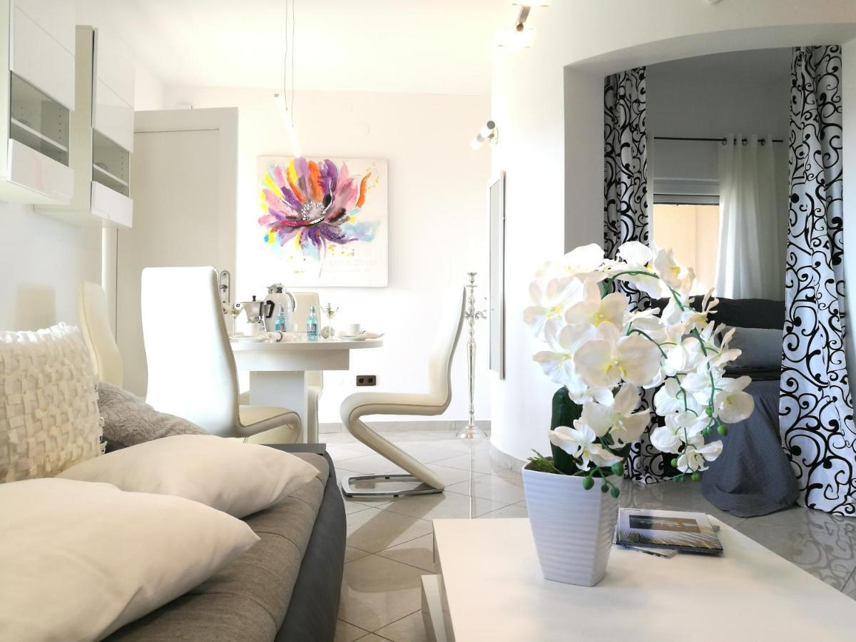 Villa Meli - Apartments Mit Meerblick Medulin Kültér fotó