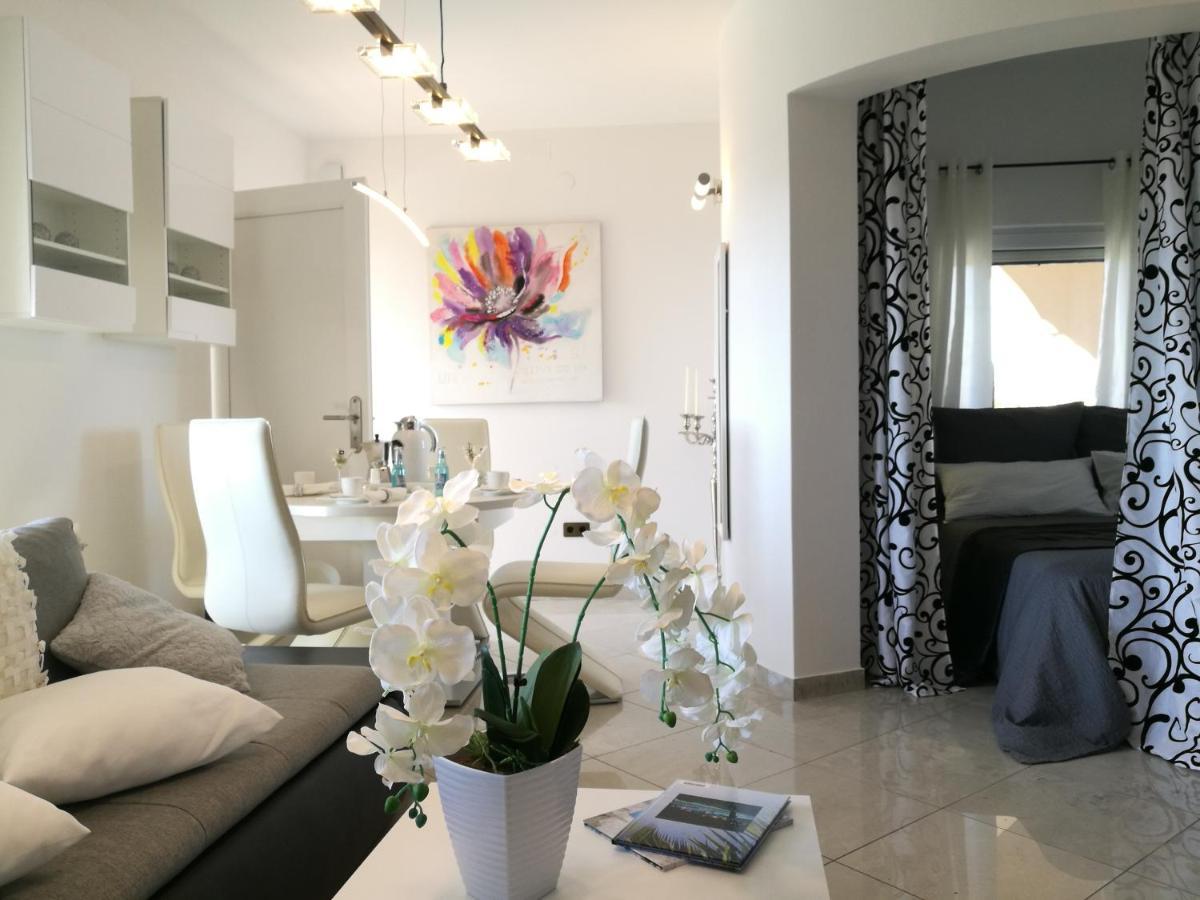 Villa Meli - Apartments Mit Meerblick Medulin Kültér fotó