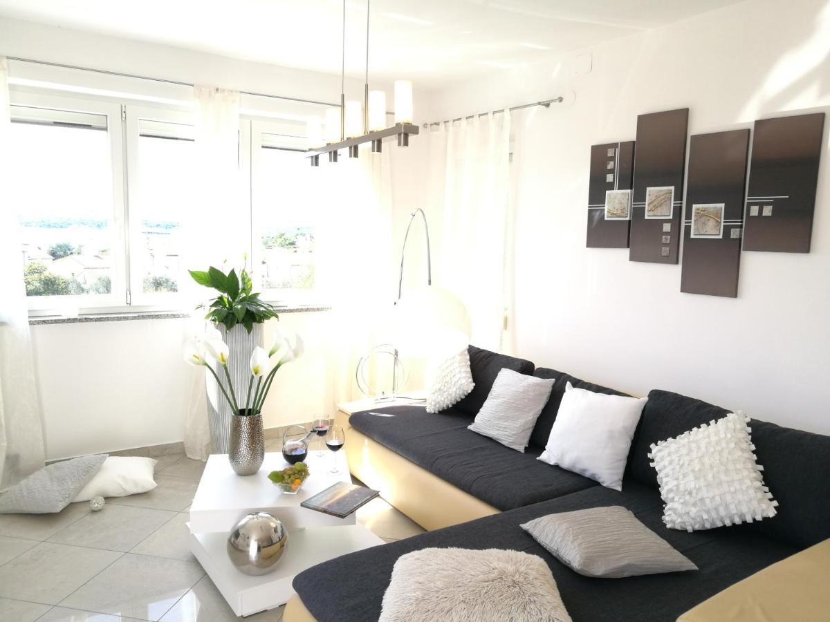Villa Meli - Apartments Mit Meerblick Medulin Kültér fotó