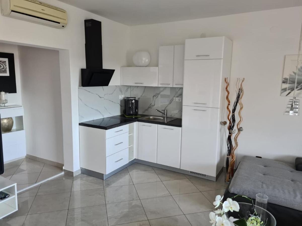 Villa Meli - Apartments Mit Meerblick Medulin Kültér fotó