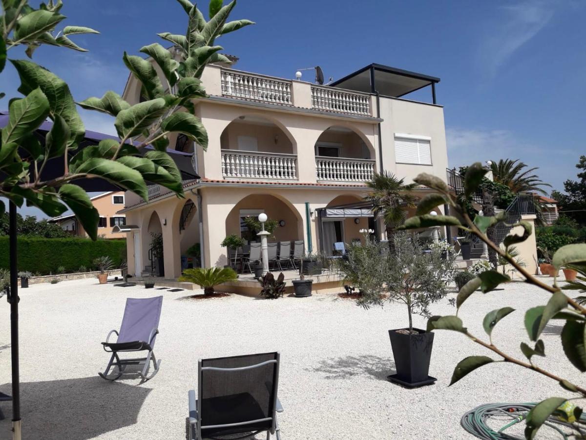 Villa Meli - Apartments Mit Meerblick Medulin Kültér fotó