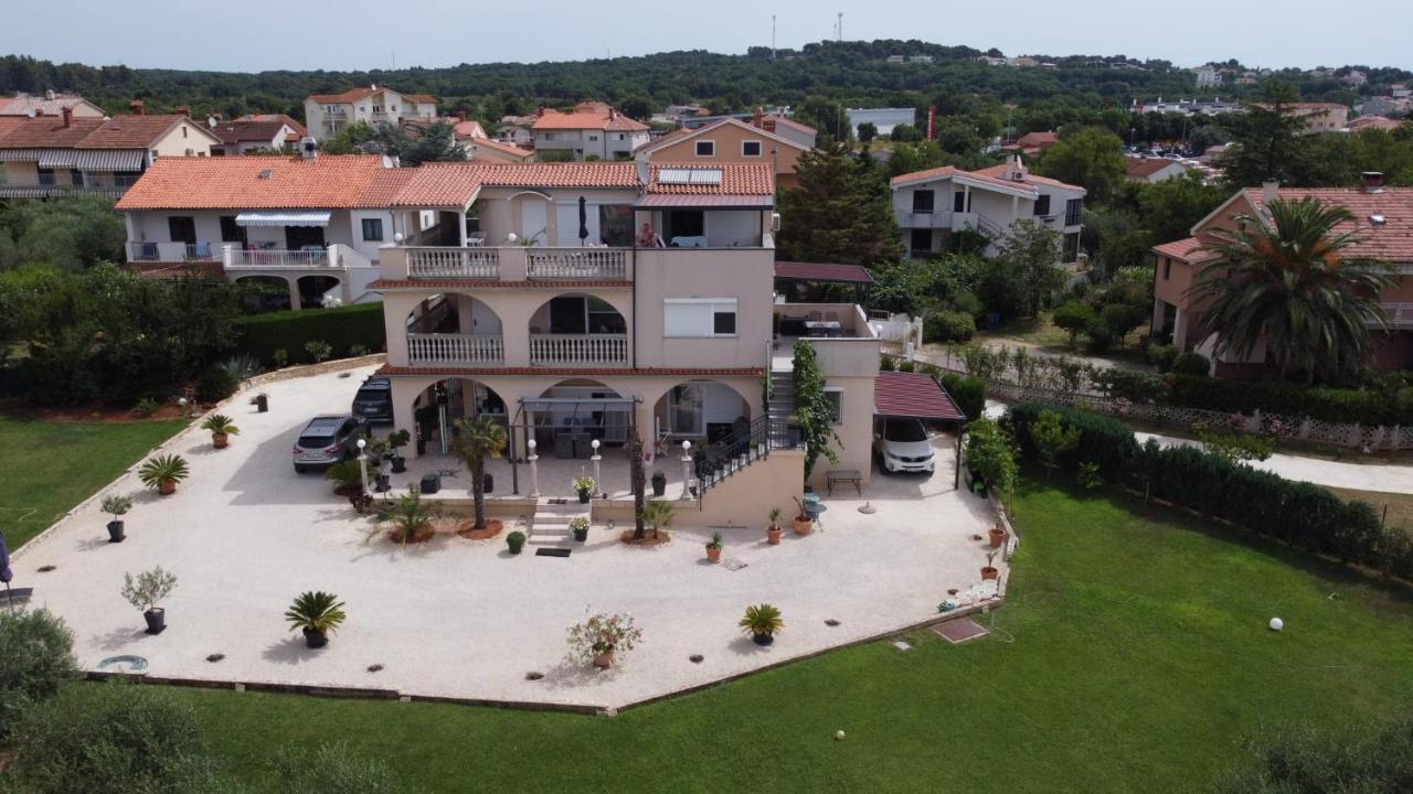 Villa Meli - Apartments Mit Meerblick Medulin Kültér fotó