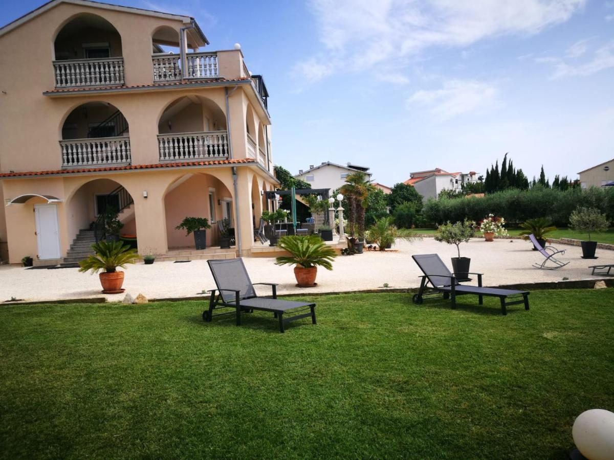 Villa Meli - Apartments Mit Meerblick Medulin Kültér fotó