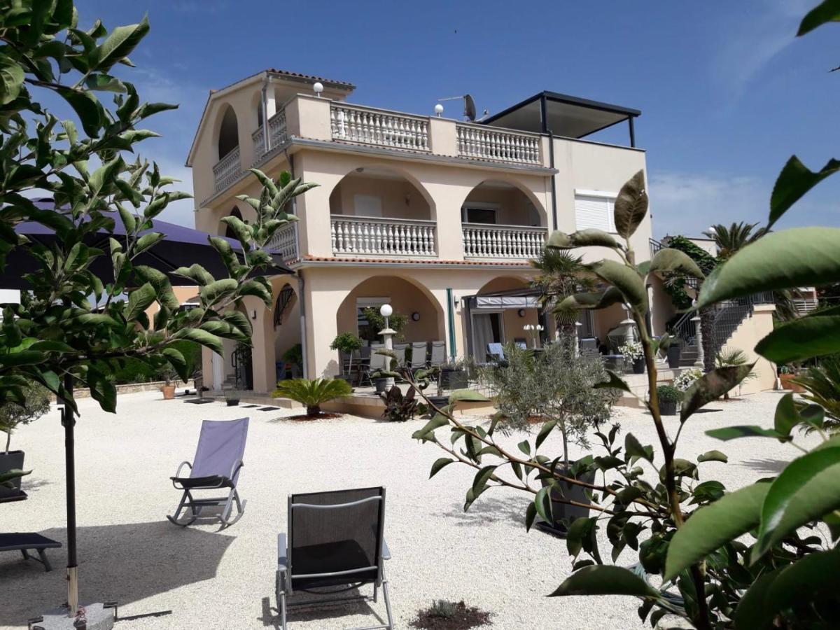 Villa Meli - Apartments Mit Meerblick Medulin Kültér fotó