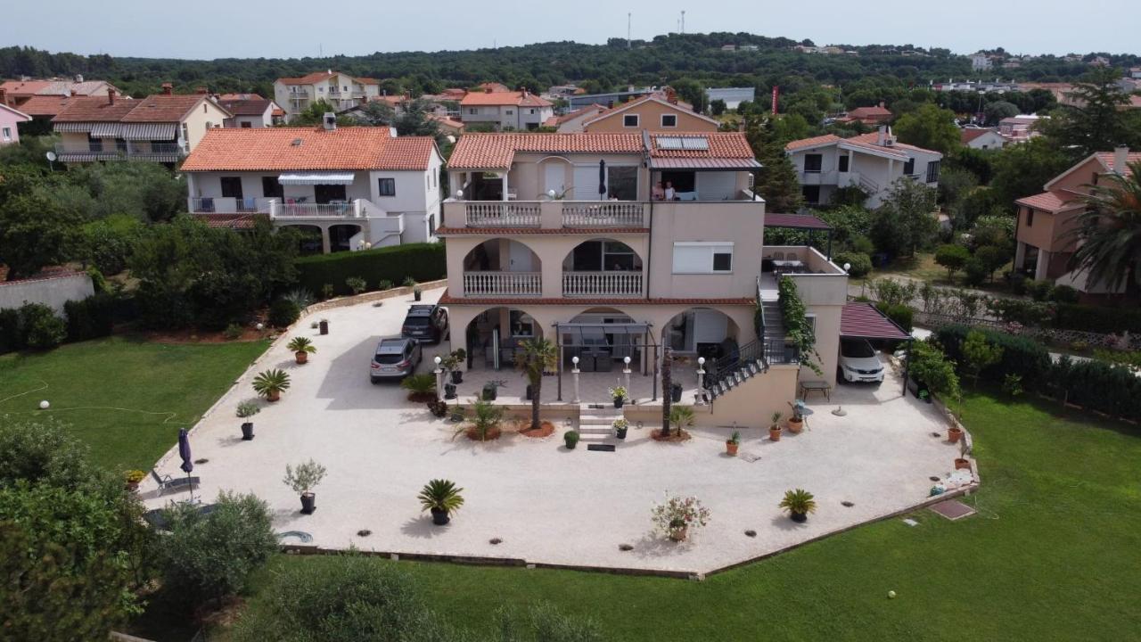 Villa Meli - Apartments Mit Meerblick Medulin Kültér fotó