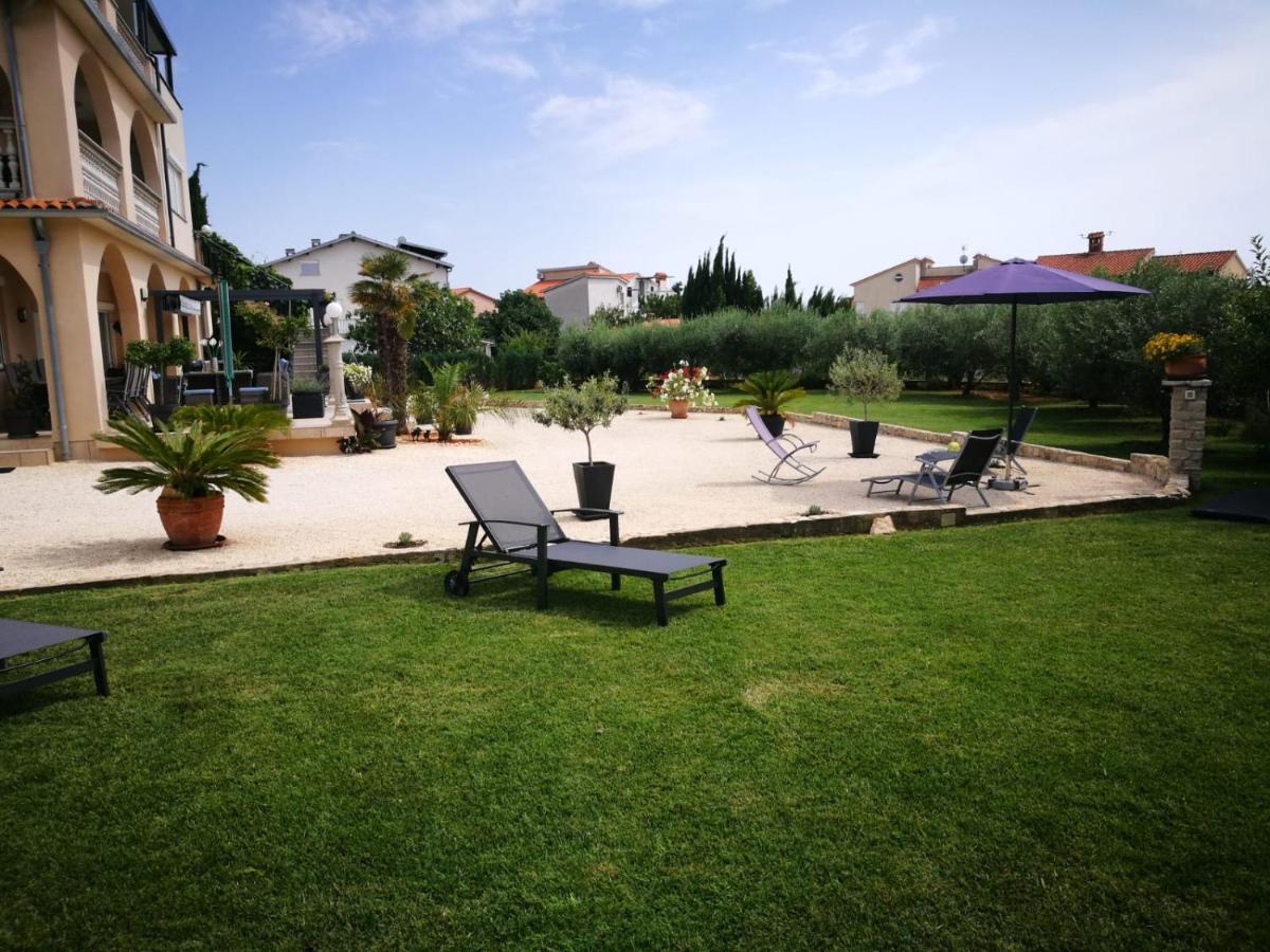 Villa Meli - Apartments Mit Meerblick Medulin Kültér fotó