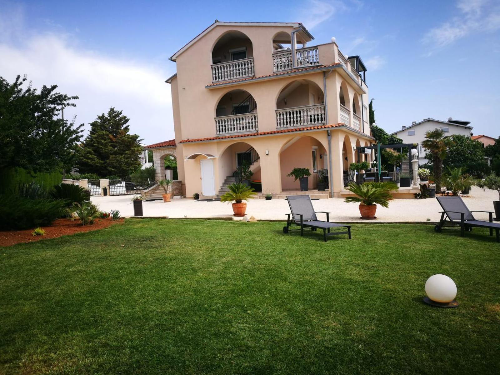 Villa Meli - Apartments Mit Meerblick Medulin Kültér fotó