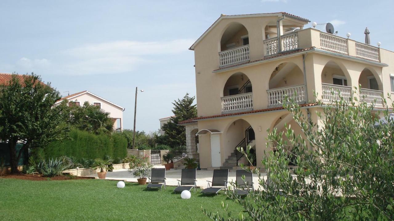 Villa Meli - Apartments Mit Meerblick Medulin Kültér fotó