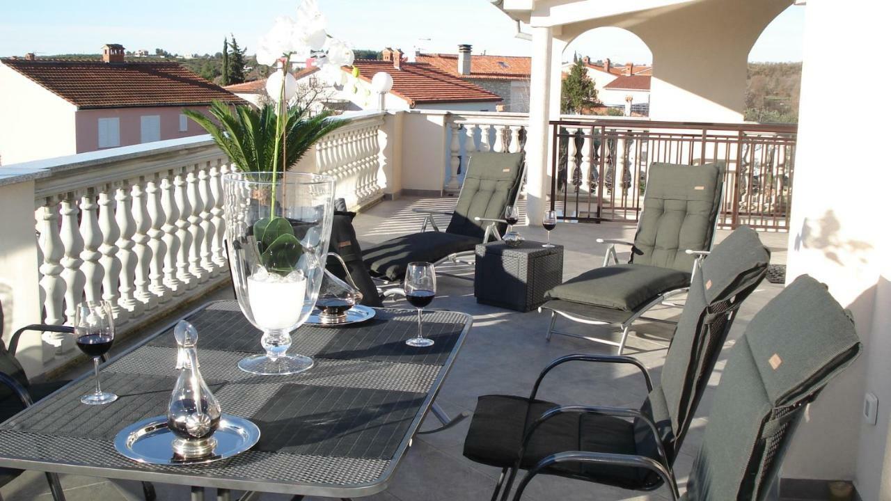 Villa Meli - Apartments Mit Meerblick Medulin Kültér fotó