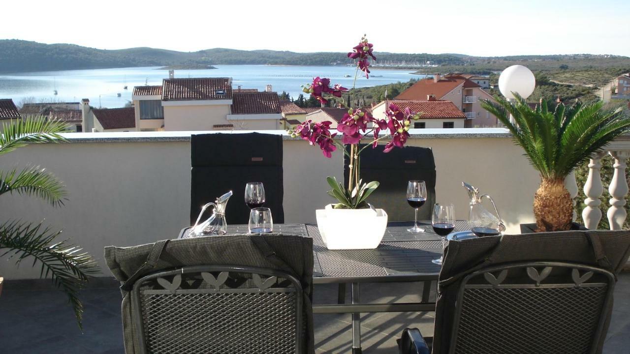 Villa Meli - Apartments Mit Meerblick Medulin Kültér fotó