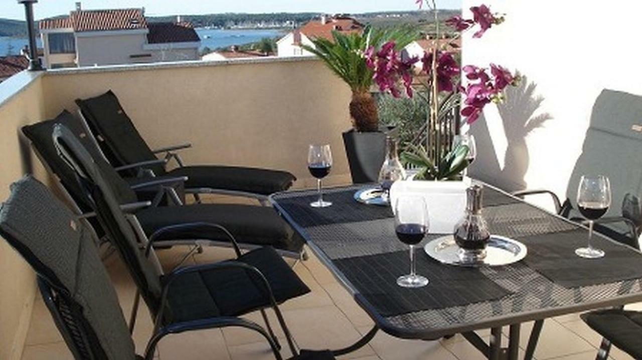 Villa Meli - Apartments Mit Meerblick Medulin Kültér fotó