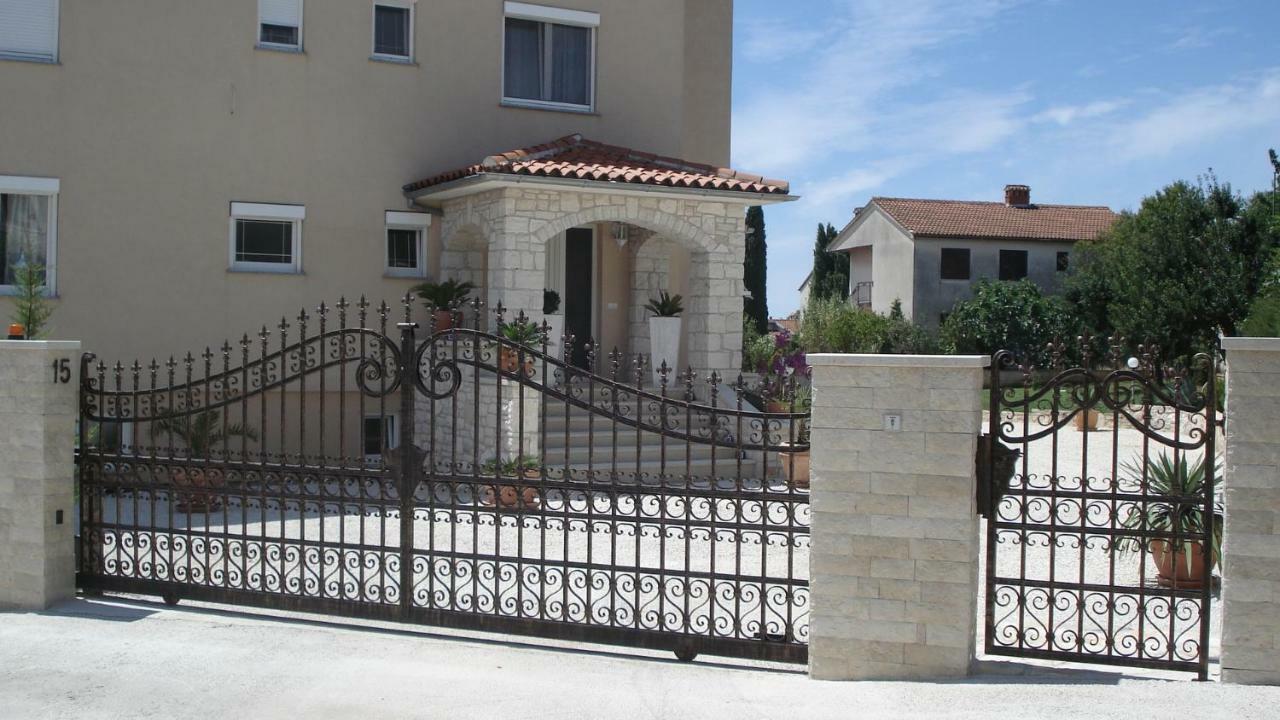Villa Meli - Apartments Mit Meerblick Medulin Kültér fotó