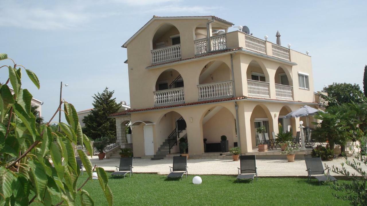 Villa Meli - Apartments Mit Meerblick Medulin Kültér fotó